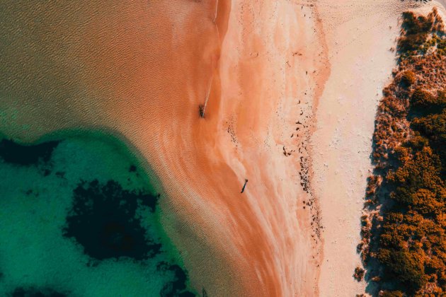 Rosa Sand, klares Wasser, Familienstrand