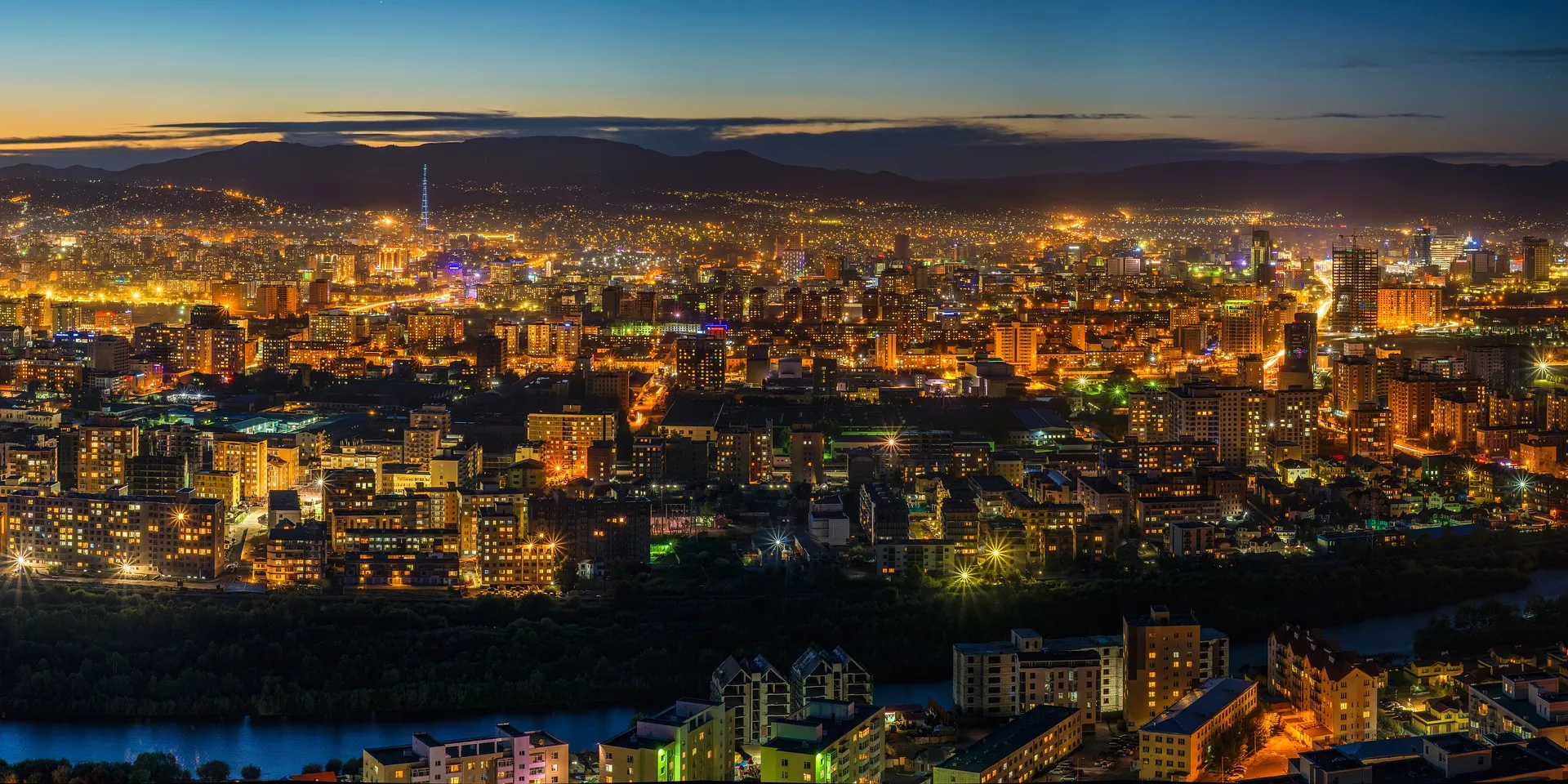 Blick auf die nächtliche Stadt Ulan Bator, Monogolien