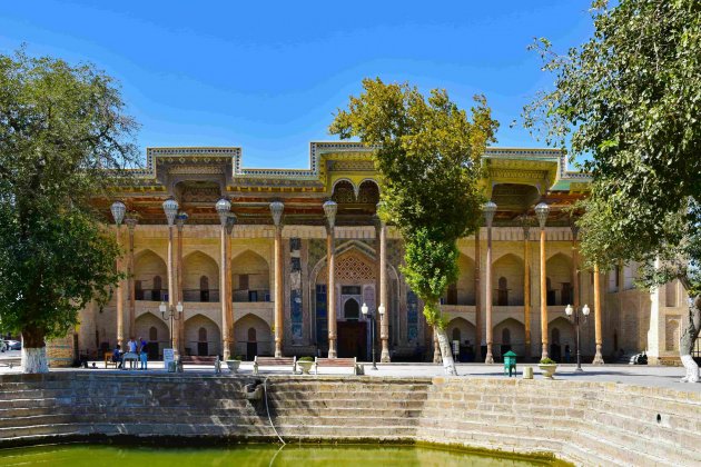 Bolo Hauz Moschee Bukhara, Holzsäulen