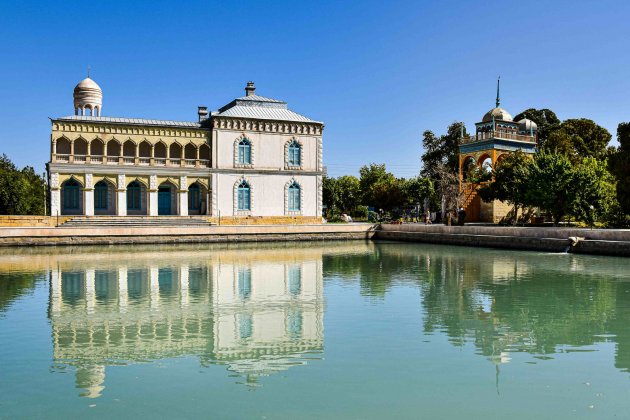 Lyabi Hauz Bukhara, Medrese und Karawanserei